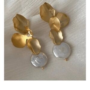 Elegant Gold and Pearl Earrings